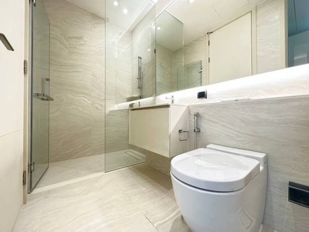 2 Bedrooms, 2 Bathrooms 111sqm size 12th Flr at The Strand Thonglor For Sale 45,350,000