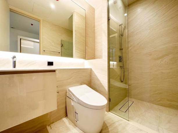 2 Bedrooms, 2 Bathrooms 111sqm size 12th Flr at The Strand Thonglor For Sale 45,350,000