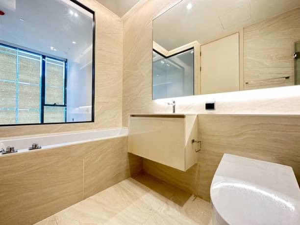 2 Bedrooms, 2 Bathrooms 111sqm size 12th Flr at The Strand Thonglor For Sale 45,350,000