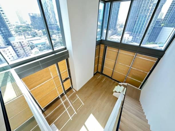 2 Bedrooms, 2 Bathrooms 111sqm size 12th Flr at The Strand Thonglor For Sale 45,350,000