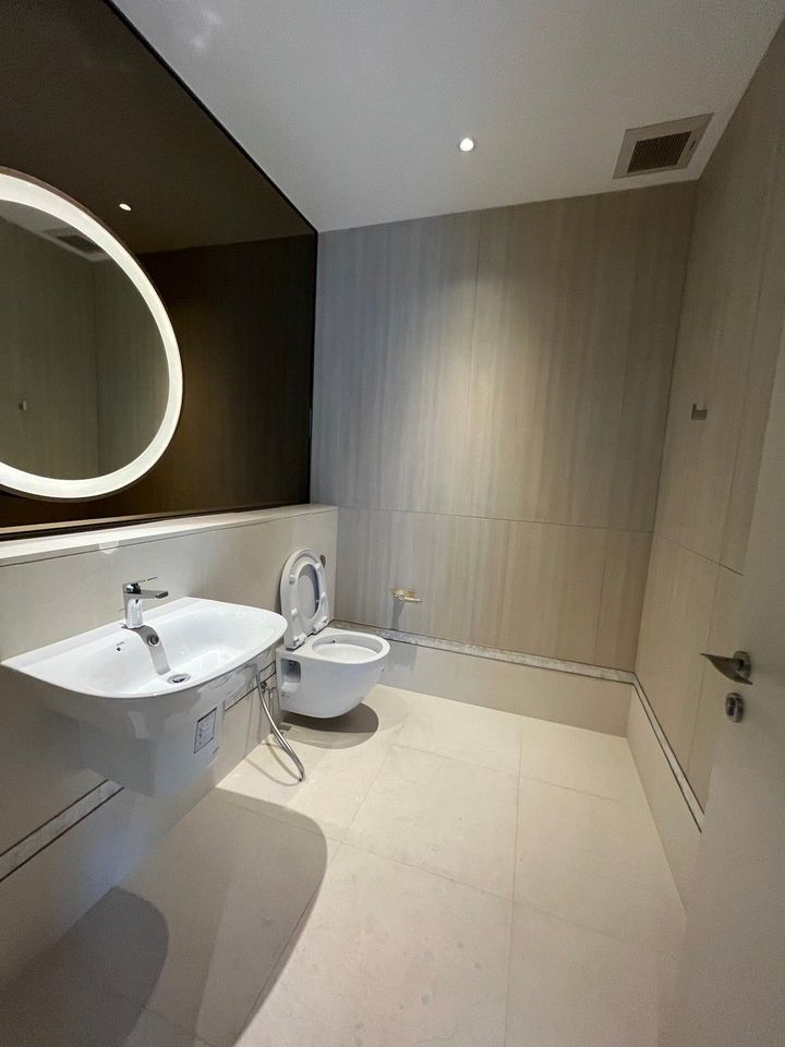 2 Bedrooms, 3 Bathrooms 168sqm at Baan Sindhorn For Rent 240K & For Sale 36MB