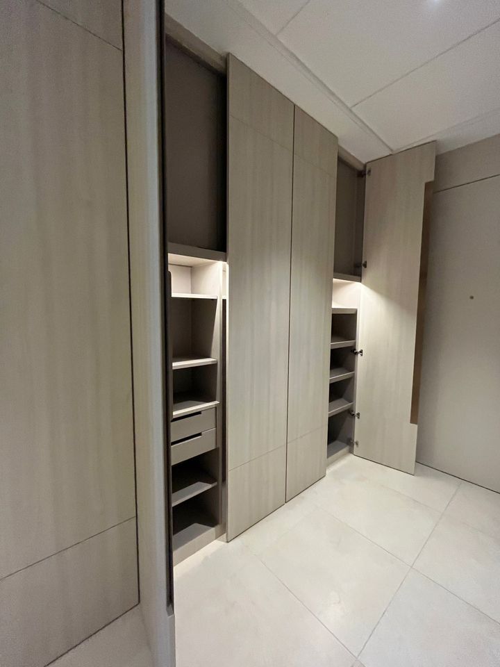 2 Bedrooms, 3 Bathrooms 161sqm at Baan Sindhorn For Rent 240K & For Sale 36MB