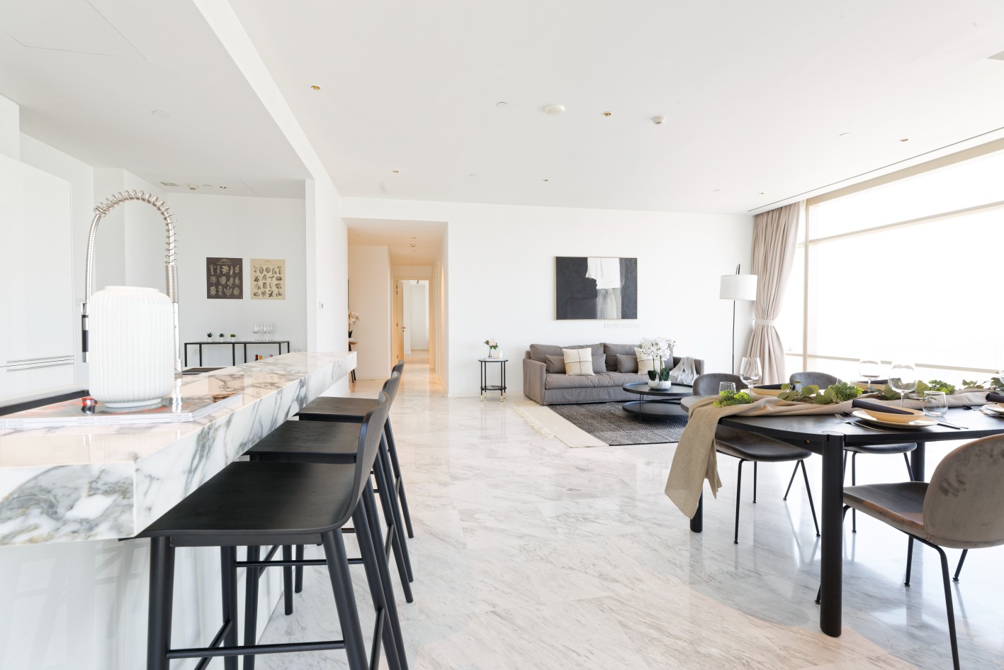 3 Bedrooms, 3 Bathrooms 194sqm 51st Flr at Four Seasons Private Residences For Sale 110MB