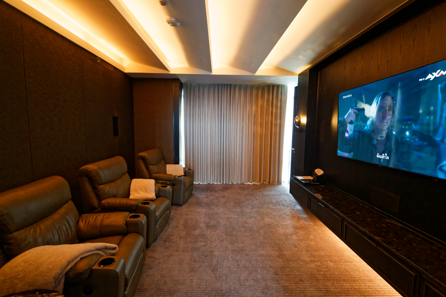 3 Bedrooms, 3 Bathrooms 194sqm 51st Flr at Four Seasons Private Residences For Sale 110MB