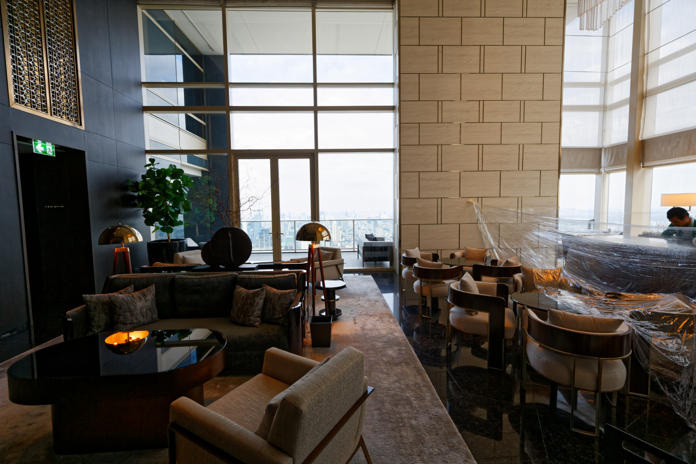 3 Bedrooms, 3 Bathrooms 194sqm 51st Flr at Four Seasons Private Residences For Sale 110MB