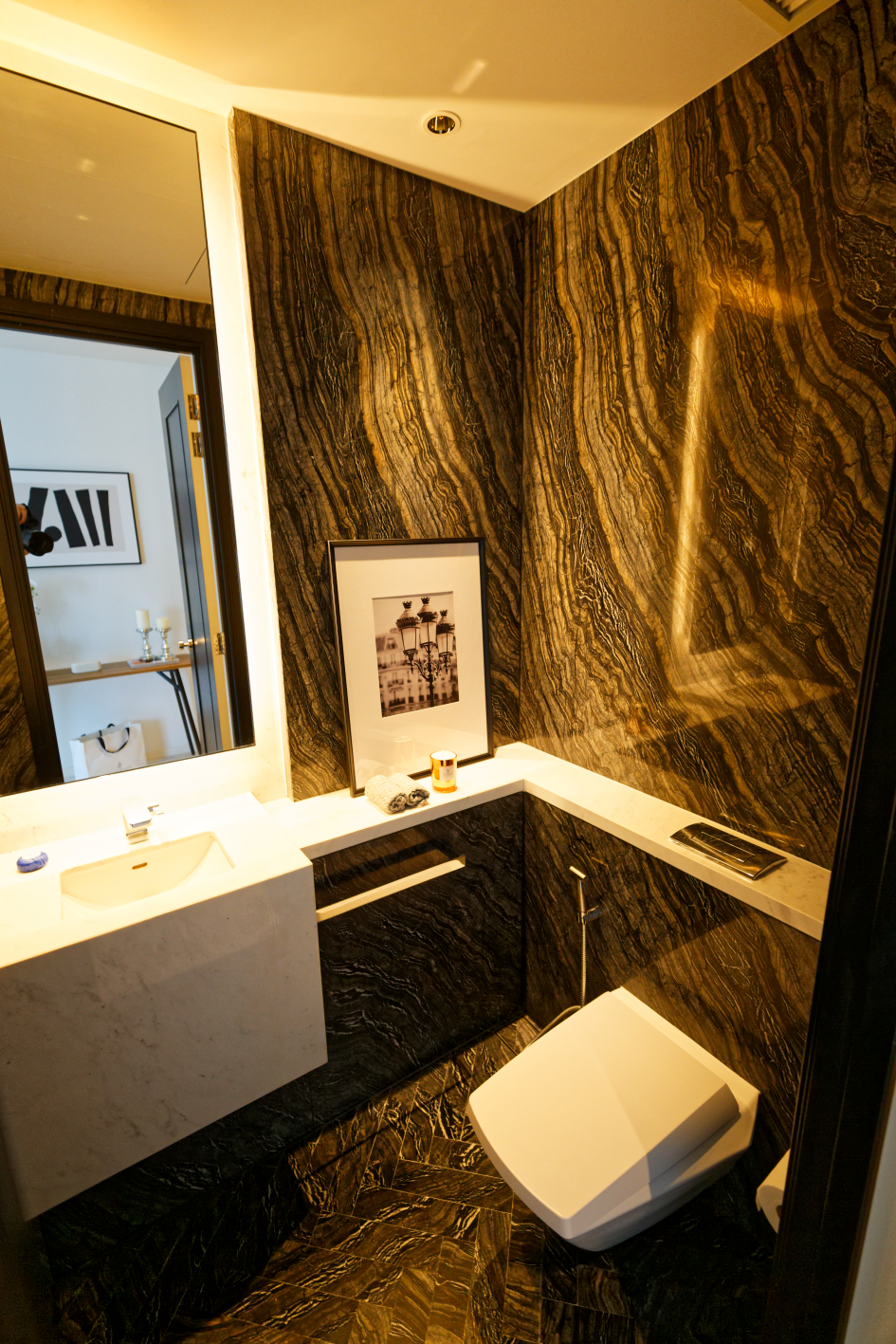 3 Bedrooms, 3 Bathrooms 194sqm 51st Flr at Four Seasons Private Residences For Sale 110MB
