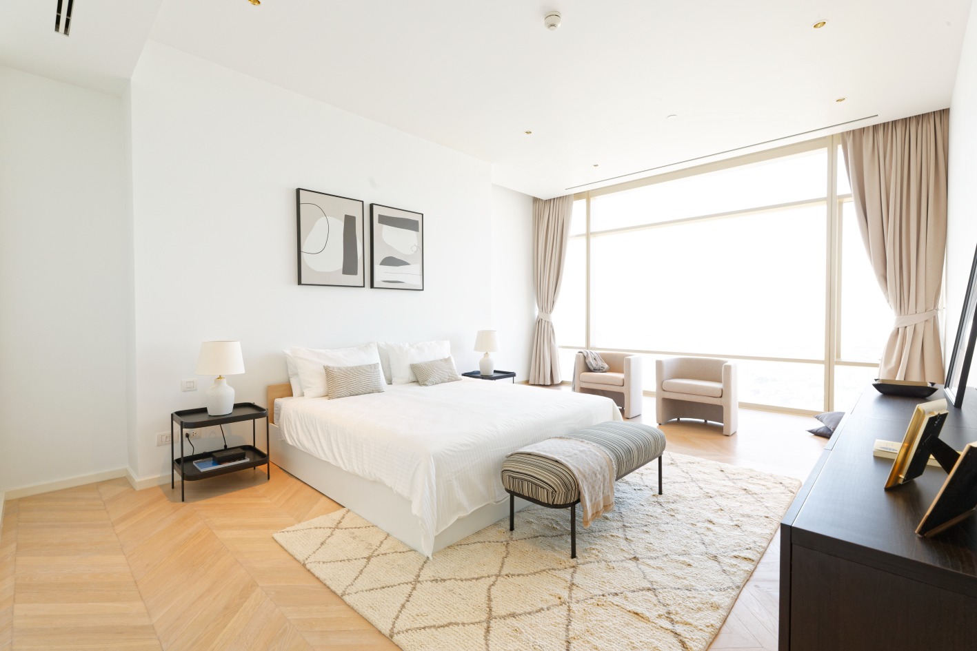 3 Bedrooms, 3 Bathrooms 194sqm 51st Flr at Four Seasons Private Residences For Sale 110MB