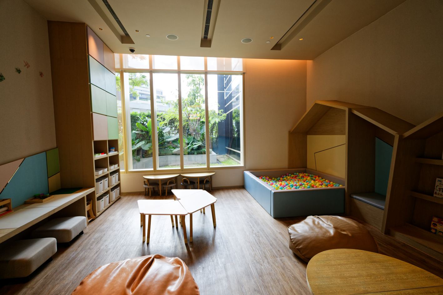 3 Bedrooms, 3 Bathrooms 194sqm 51st Flr at Four Seasons Private Residences For Sale 110MB