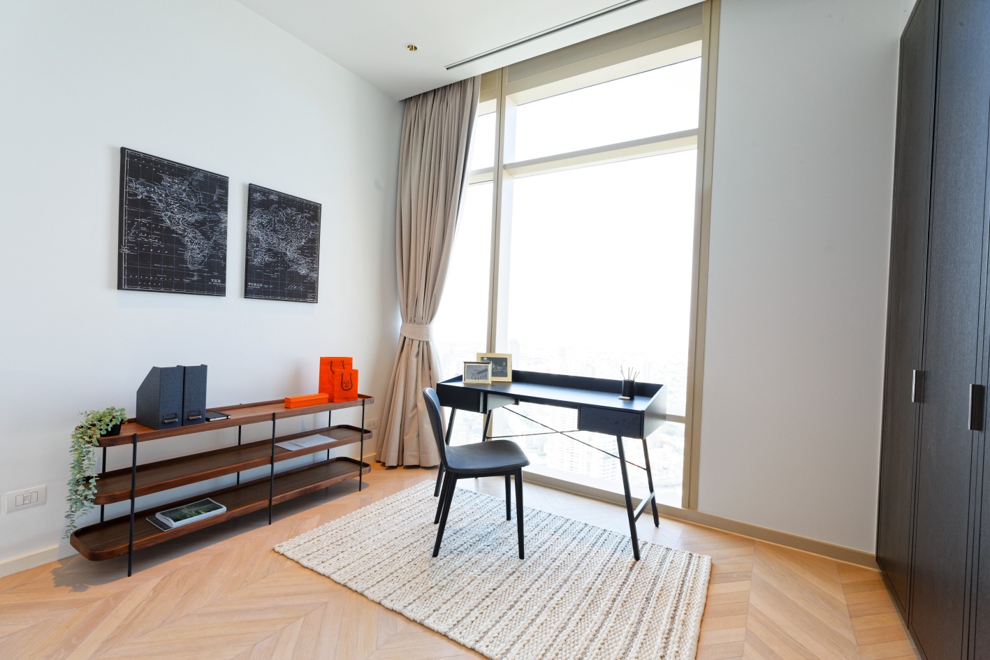 3 Bedrooms, 3 Bathrooms 194sqm 51st Flr at Four Seasons Private Residences For Sale 110MB