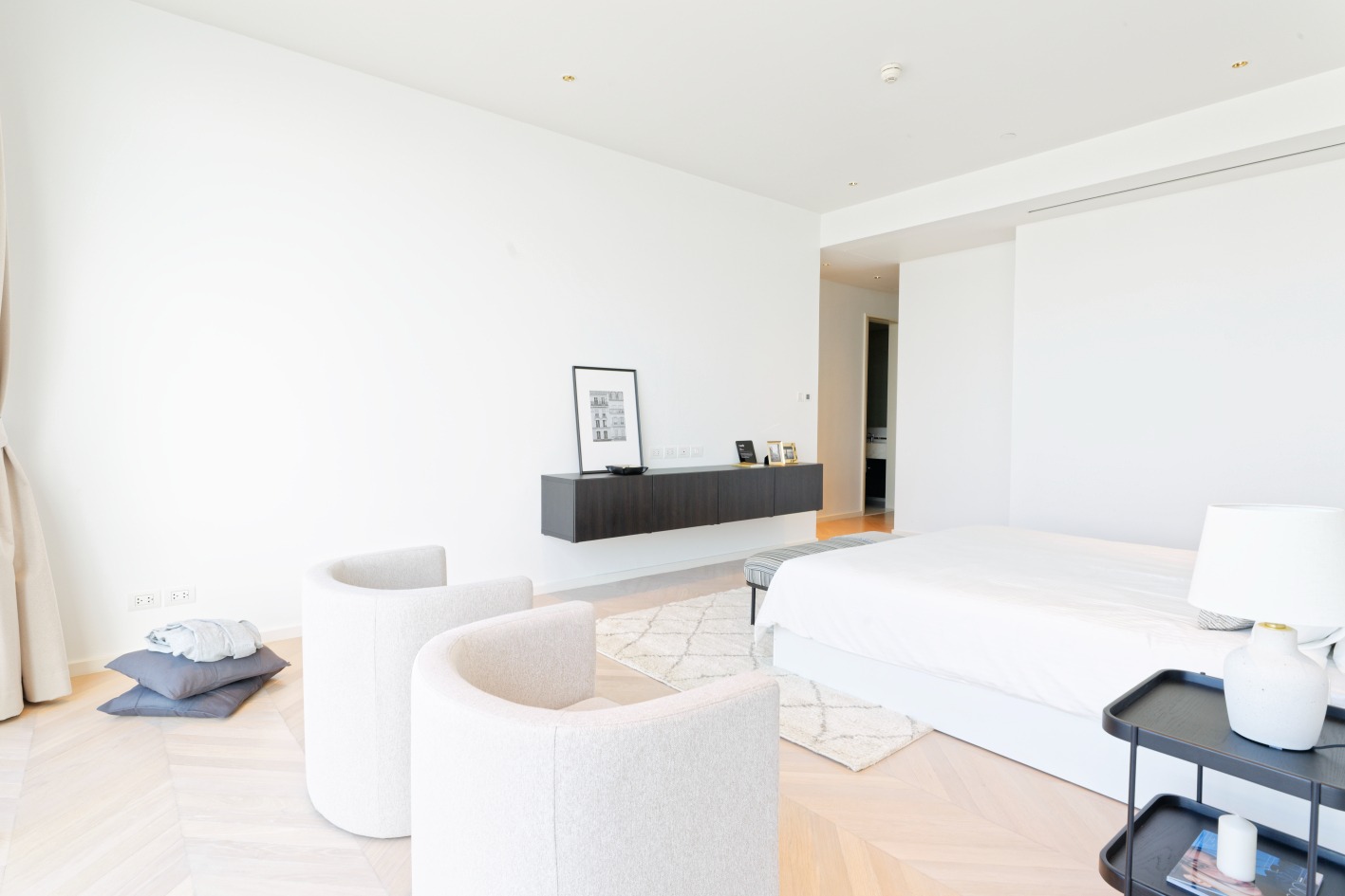 3 Bedrooms, 3 Bathrooms 194sqm 51st Flr at Four Seasons Private Residences For Sale 110MB