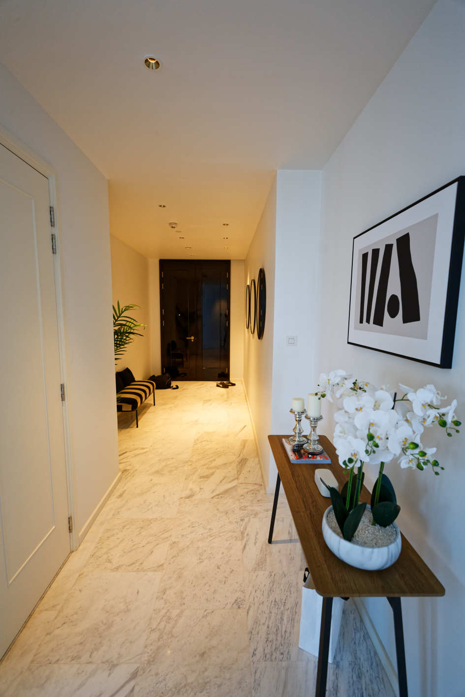 3 Bedrooms, 3 Bathrooms 194sqm 51st Flr at Four Seasons Private Residences For Sale 110MB