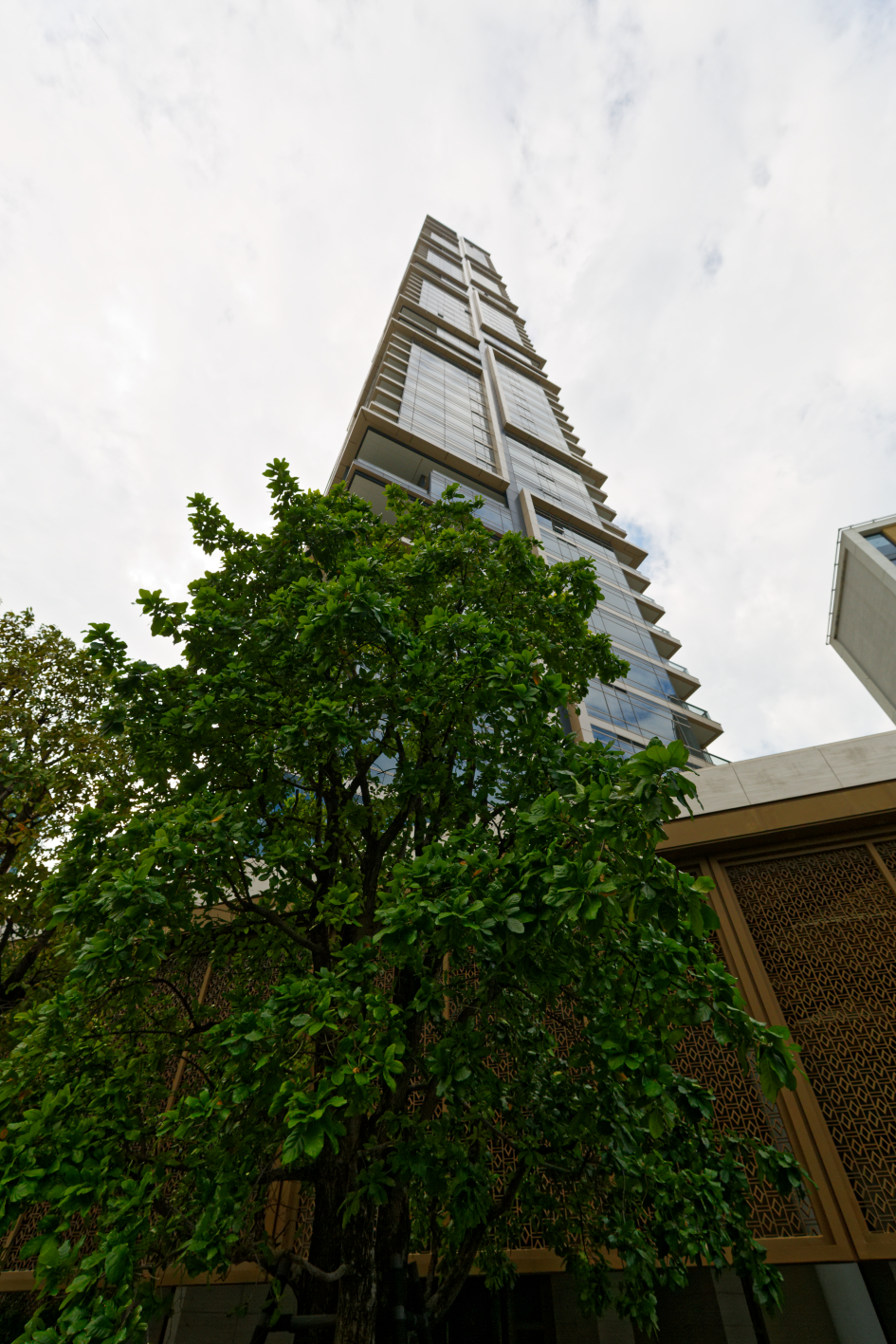 3 Bedrooms, 3 Bathrooms 194sqm 51st Flr at Four Seasons Private Residences For Sale 110MB