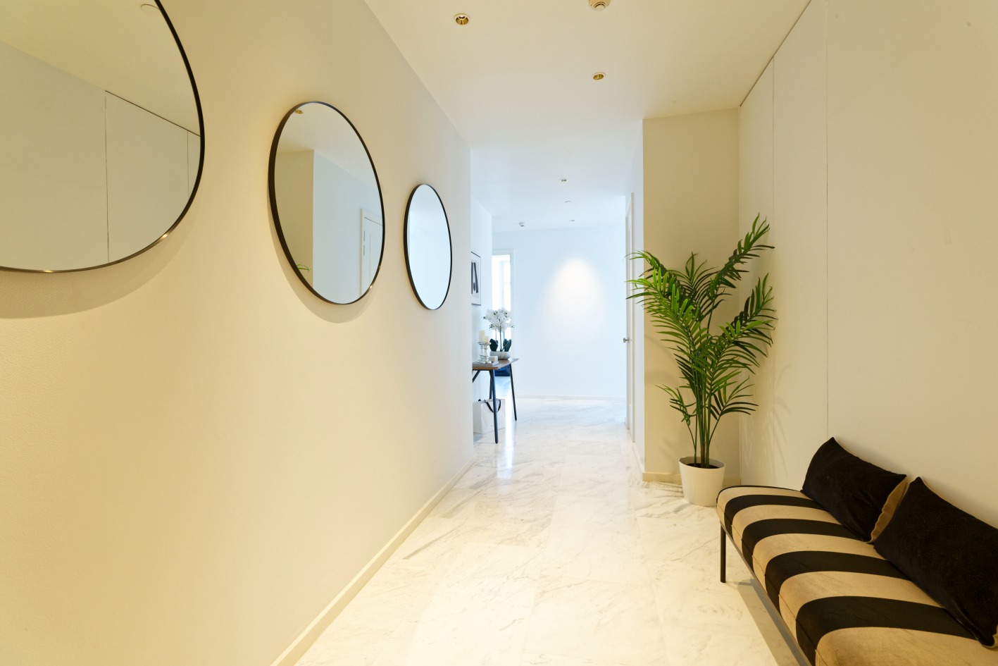 3 Bedrooms, 3 Bathrooms 194sqm 51st Flr at Four Seasons Private Residences For Sale 110MB