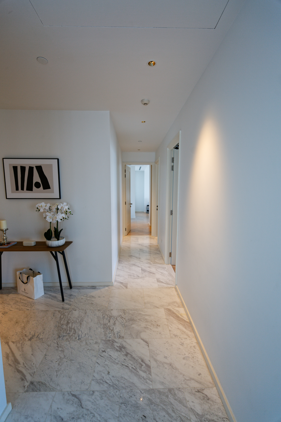 3 Bedrooms, 3 Bathrooms 194sqm 51st Flr at Four Seasons Private Residences For Sale 110MB