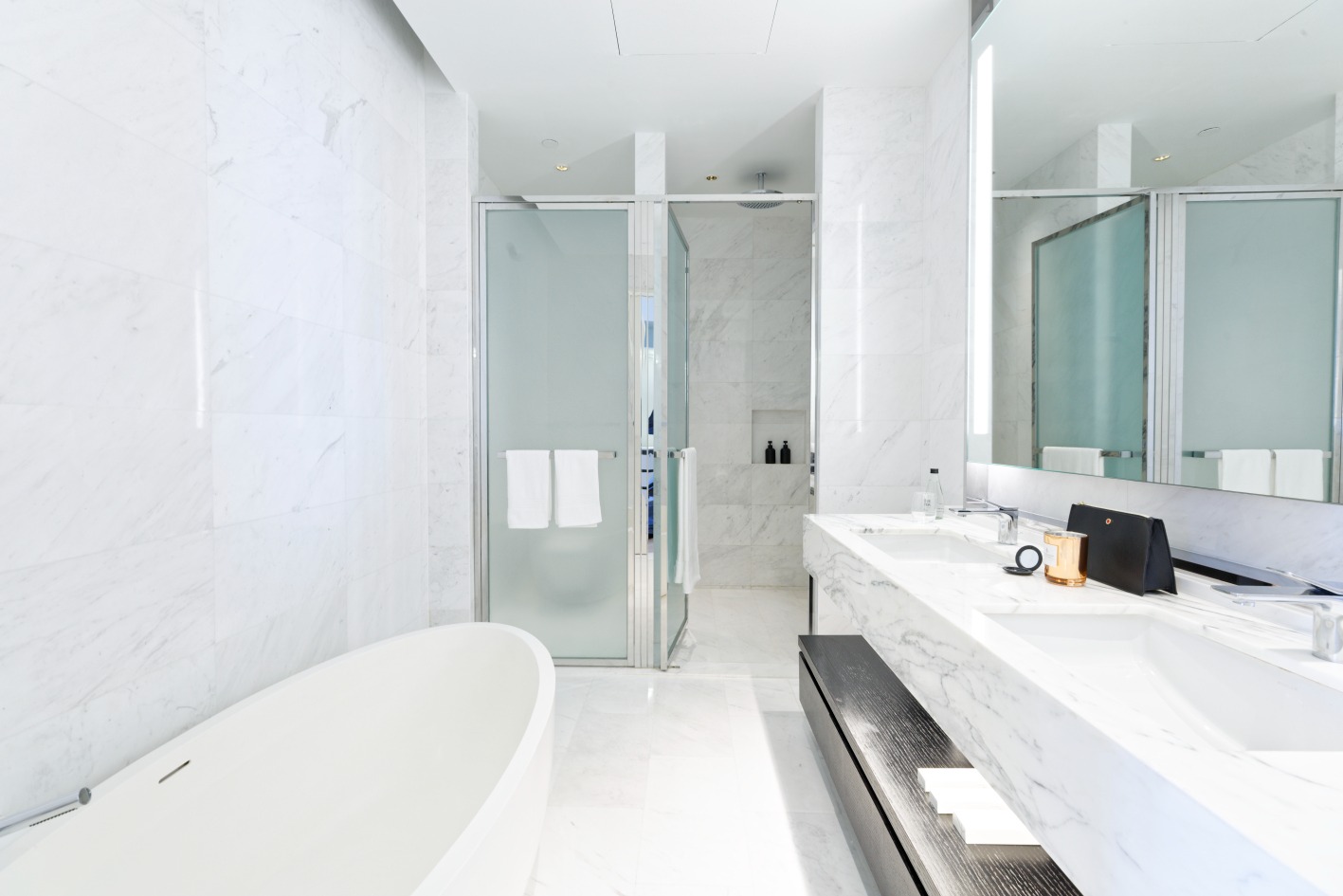 3 Bedrooms, 3 Bathrooms 194sqm 51st Flr at Four Seasons Private Residences For Sale 110MB