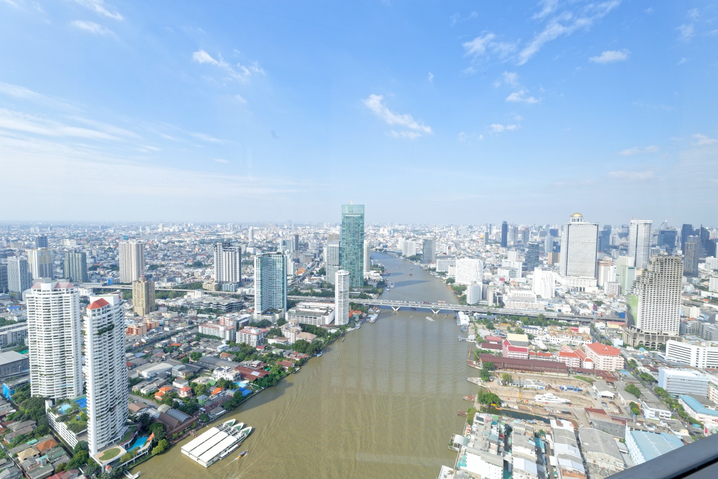 3 Bedrooms, 3 Bathrooms 194sqm 51st Flr at Four Seasons Private Residences For Sale 110MB