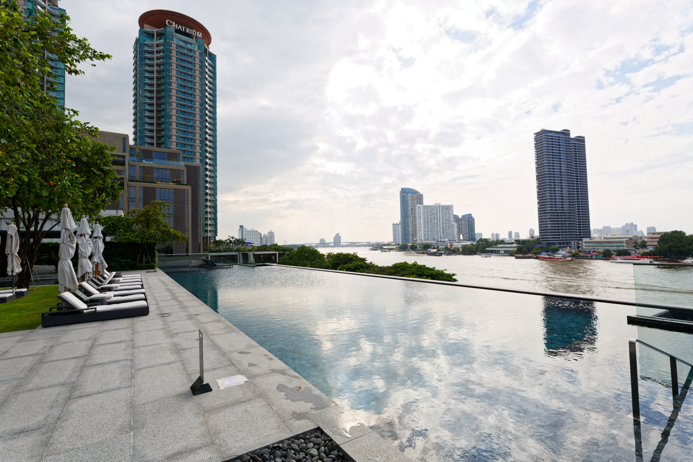 3 Bedrooms, 3 Bathrooms 194sqm 51st Flr at Four Seasons Private Residences For Sale 110MB