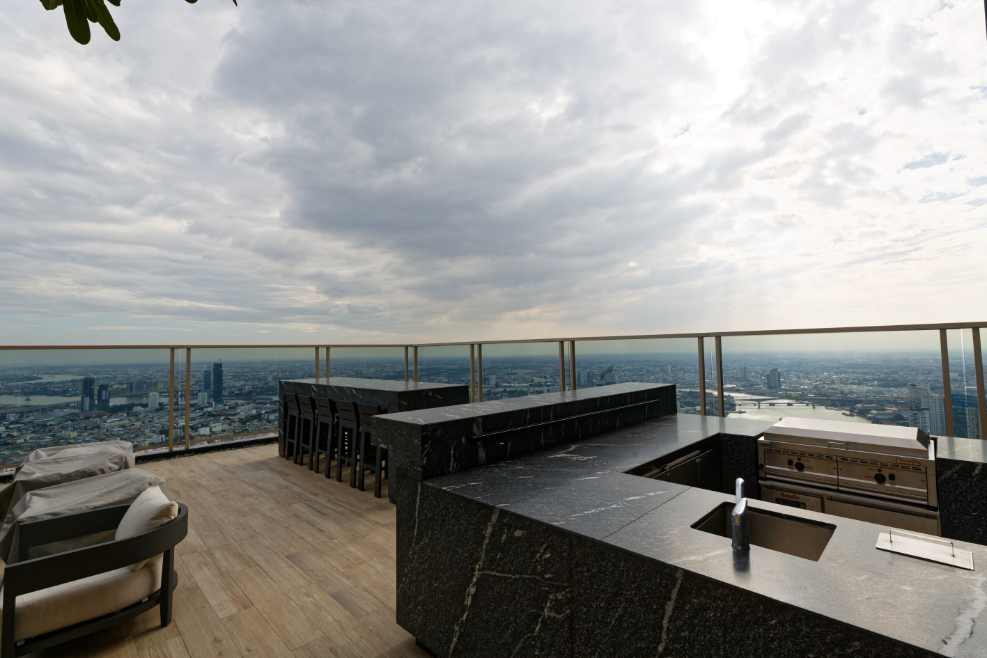 3 Bedrooms, 3 Bathrooms 194sqm 51st Flr at Four Seasons Private Residences For Sale 110MB