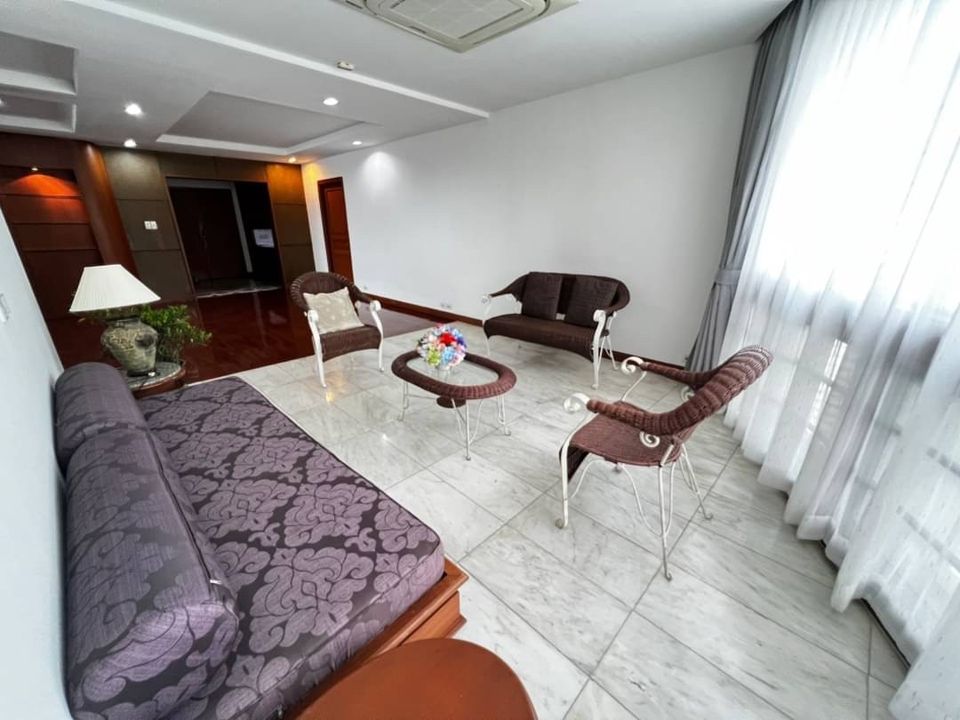 3 Bedrooms, 3 Bathrooms 223sqm at President Park Sukhumvit 24 For Rent 60,000/Month