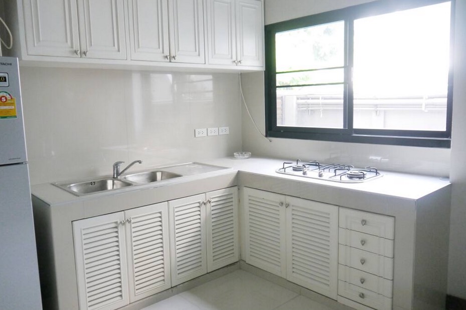 3 Bedrooms, 4 Bathrooms 400sqm Stylish Residence For Rent 165,000THB/Month