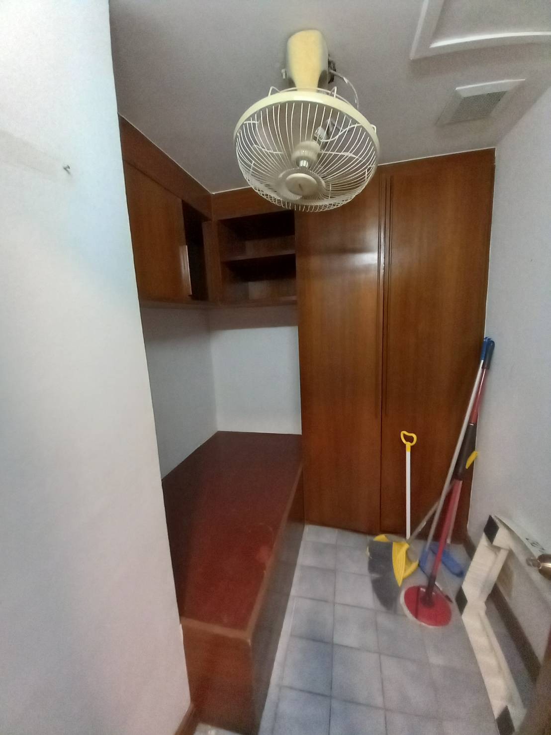 3 bedrooms, 3.5 bathrooms 260sqm 17th flr @President Park Sukhumvit 24 For Rent 70,000THB/Month