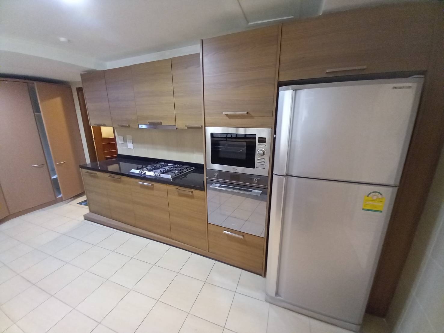 3 bedrooms, 3.5 bathrooms 260sqm 17th flr @President Park Sukhumvit 24 For Rent 70,000THB/Month