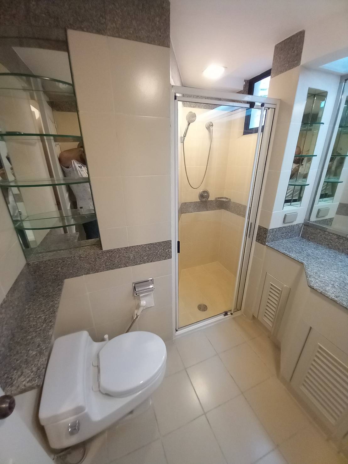 3 bedrooms, 3.5 bathrooms 260sqm 17th flr @President Park Sukhumvit 24 For Rent 70,000THB/Month