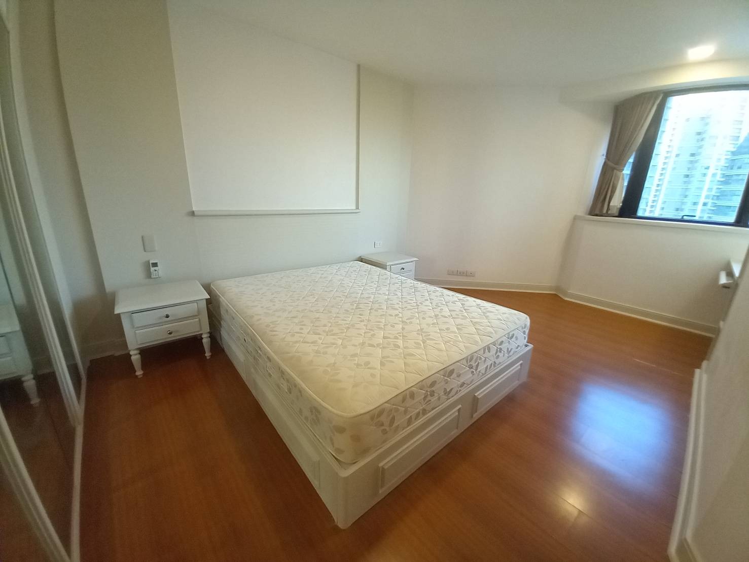 3 bedrooms, 3.5 bathrooms 260sqm 17th flr @President Park Sukhumvit 24 For Rent 70,000THB/Month