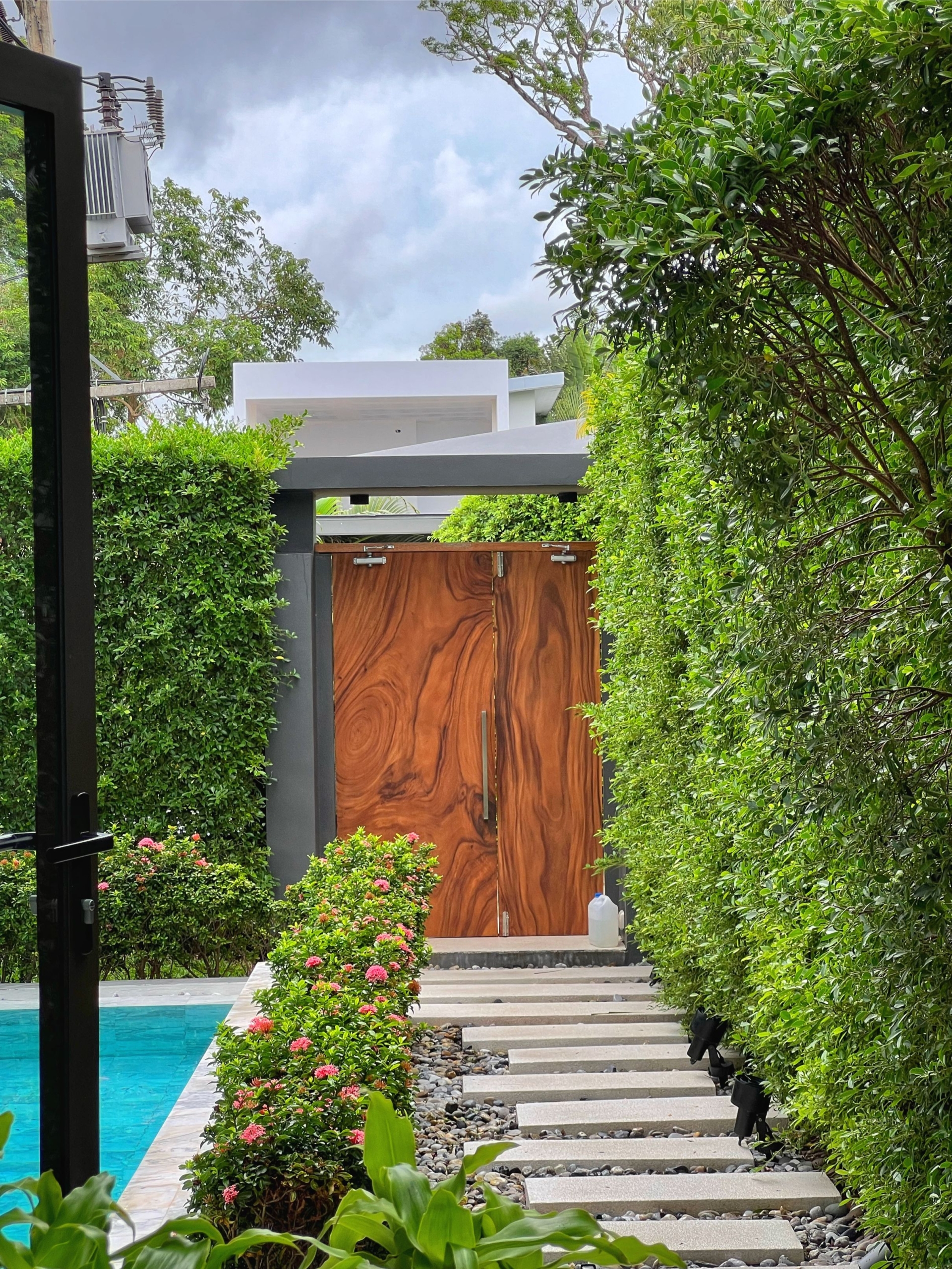 3 Bedrooms, 3 Bathrooms 260sqm @Civetta Pool Villa 1 For Rent 260,000THB/Month