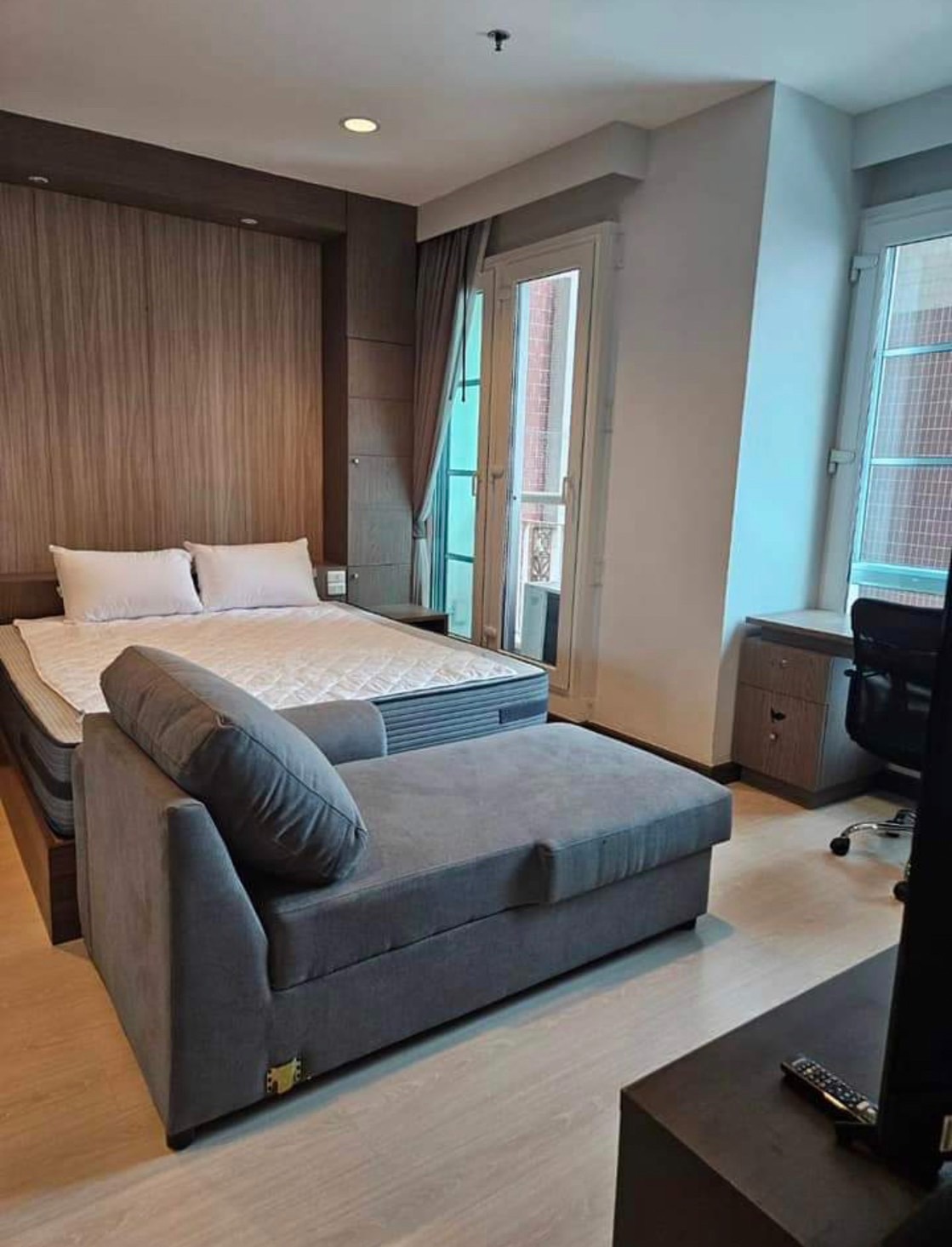3 Bedrooms, 3 Bathrooms 114sqm @CitiSmart Sukhumvit 18 For Rent 50,000/Month