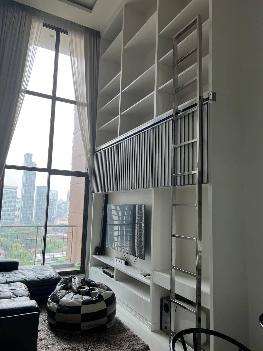 2 Bedrooms, 2 Bathrooms 90sqm 19th Flr @Villa Asoke For Rent 55,000THB/Month
