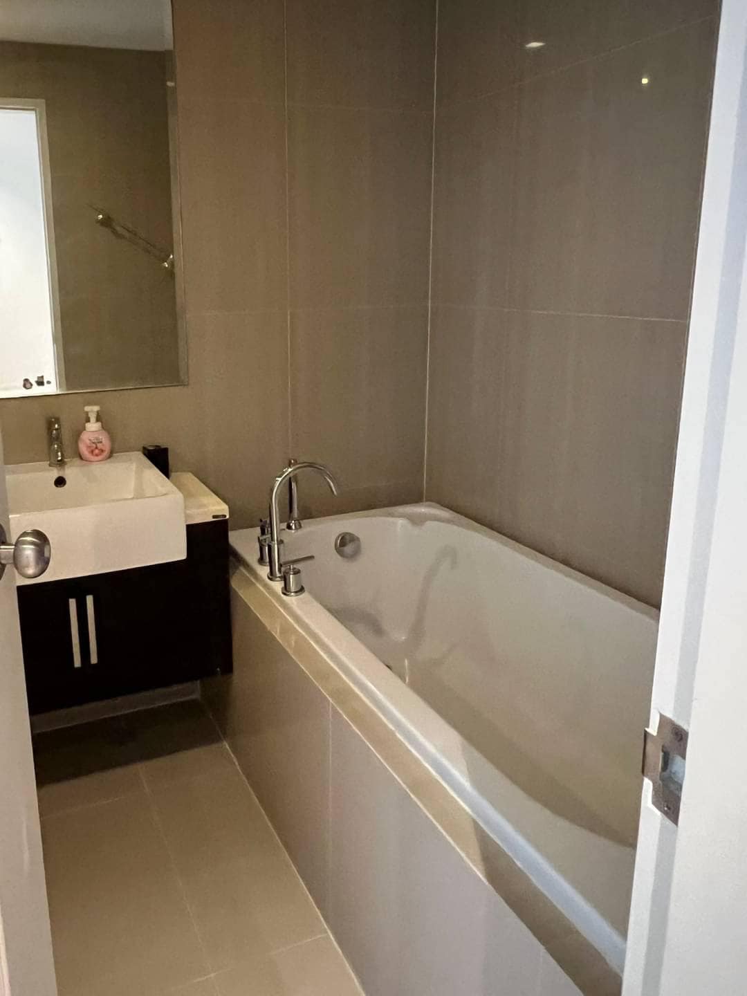 2 Bedrooms, 2 Bathrooms 90sqm 19th Flr @Villa Asoke For Rent 55,000THB/Month