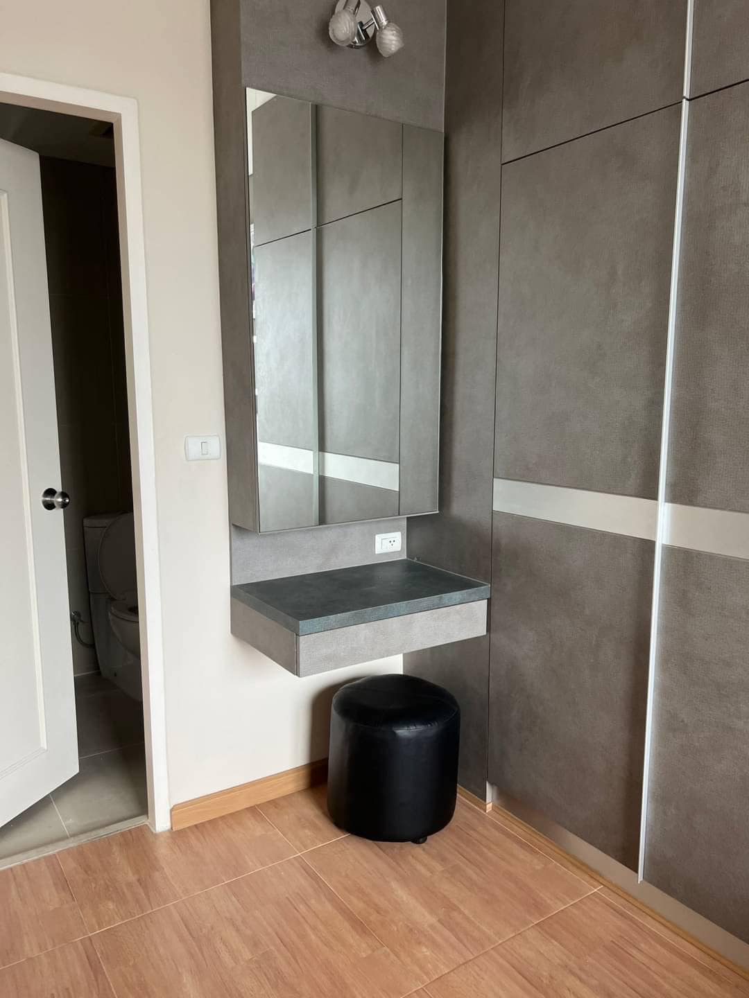 2 Bedrooms, 2 Bathrooms 95sqm 29th Flr @Villa Asoke For Rent 60,000THB/Month & For 6 Months Rent Price is 65K