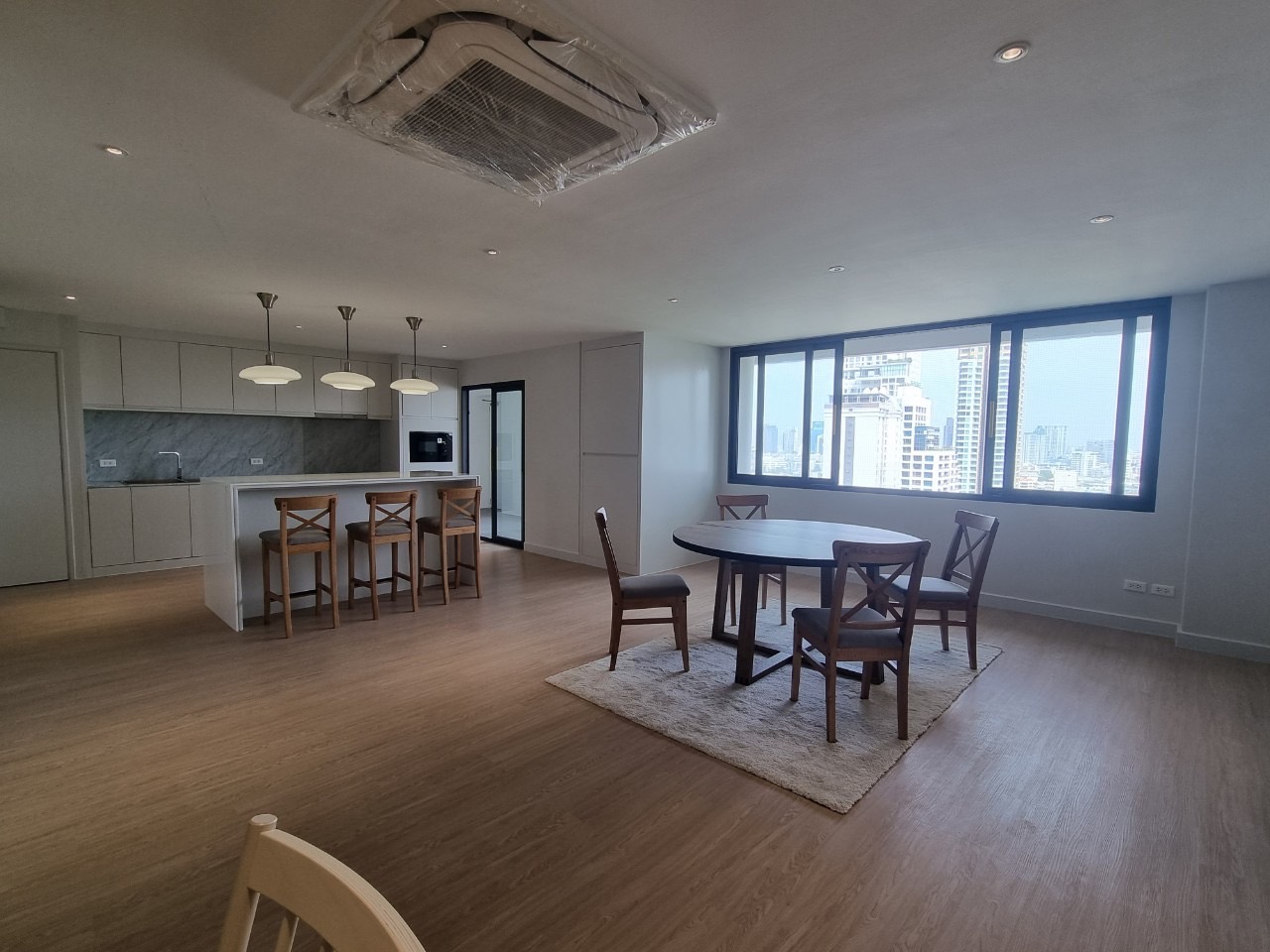 3 Bedrooms, 3 Bathrooms + 1 Maid Room 251sqm @D.S. Tower 1 Sukhumvit 33 For Rent 120,000/Month