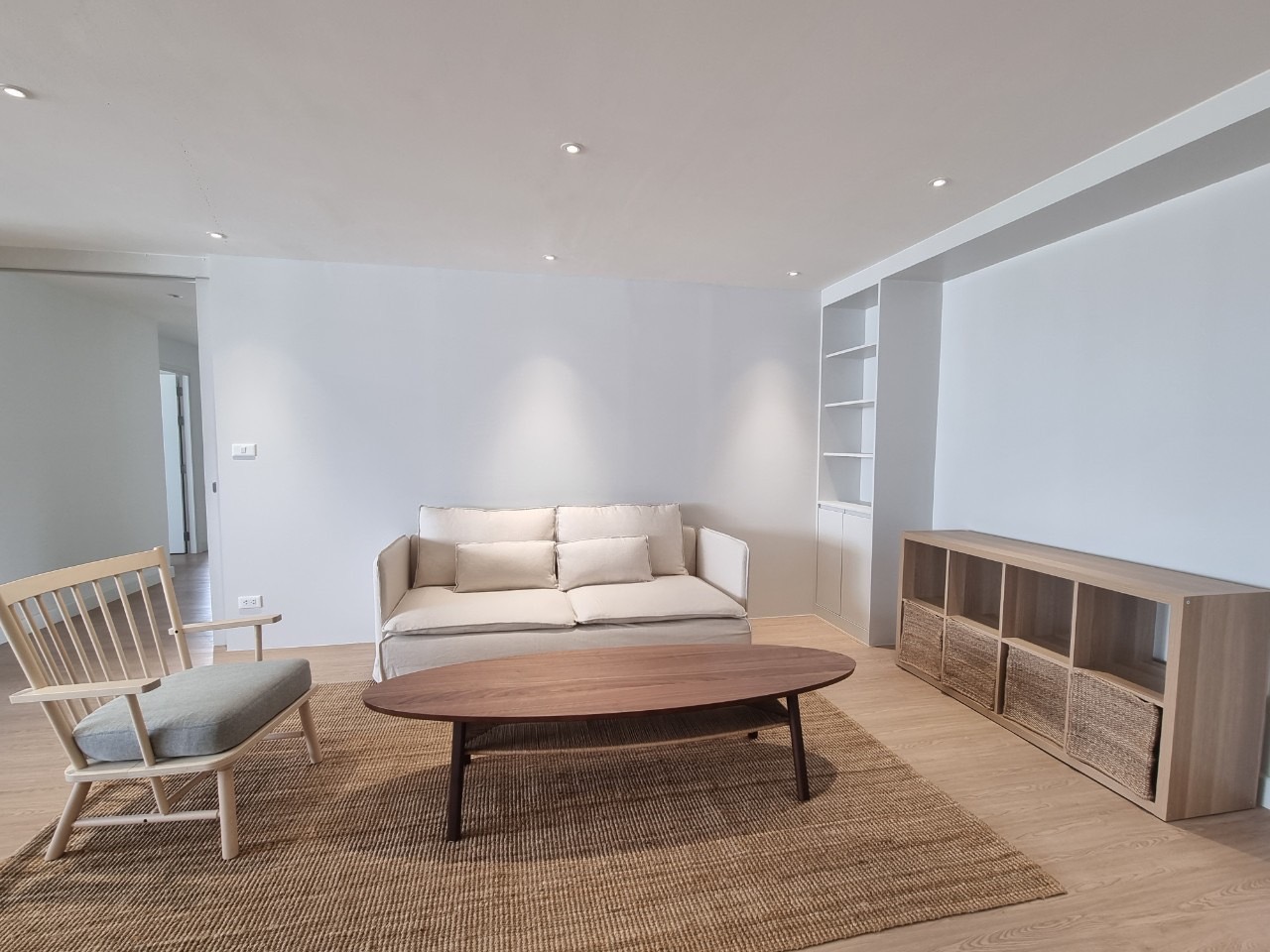 3 Bedrooms, 3 Bathrooms + 1 Maid Room 251sqm @D.S. Tower 1 Sukhumvit 33 For Rent 120,000/Month