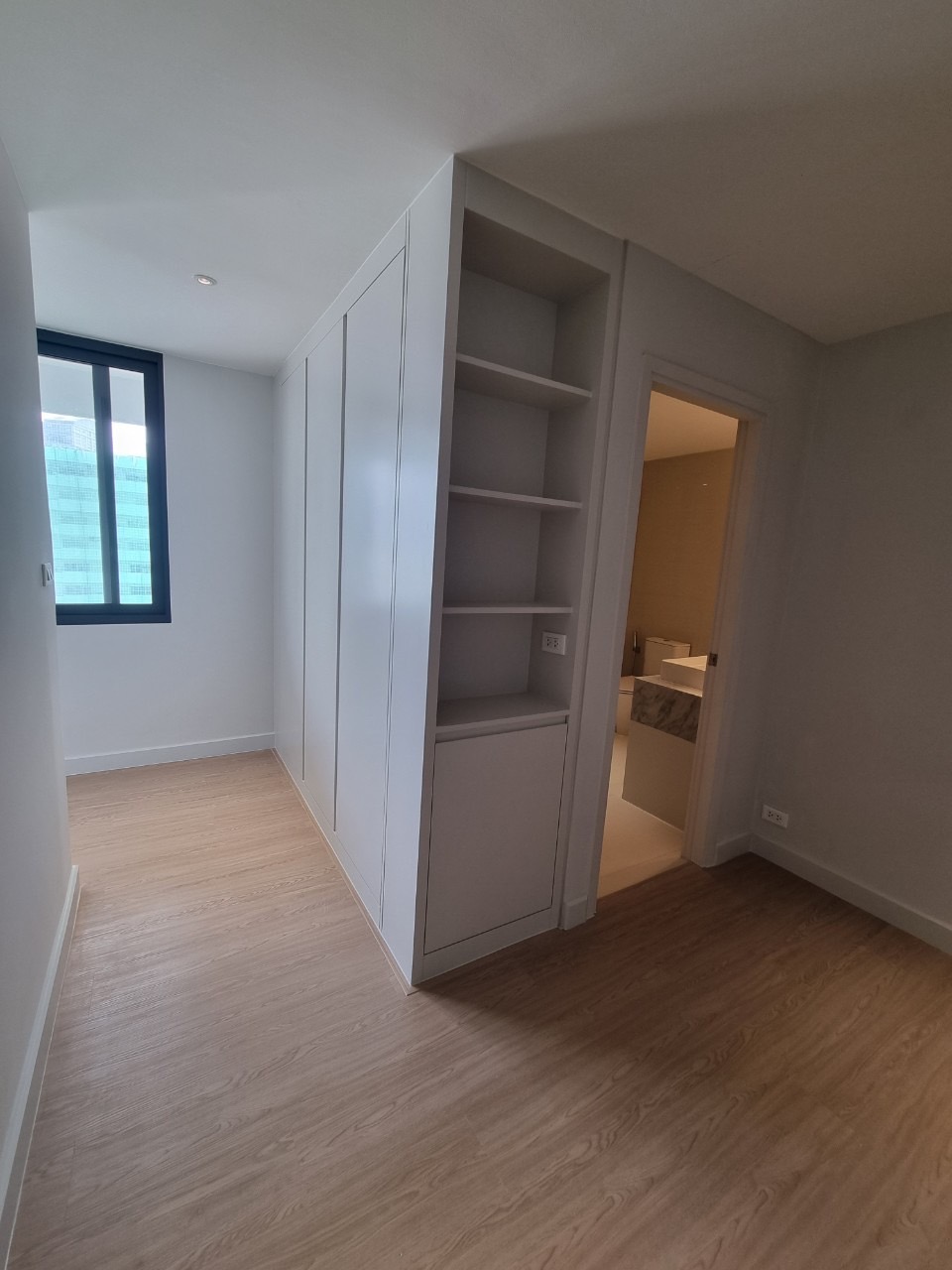 3 Bedrooms, 3 Bathrooms + 1 Maid Room 251sqm @D.S. Tower 1 Sukhumvit 33 For Rent 120,000/Month