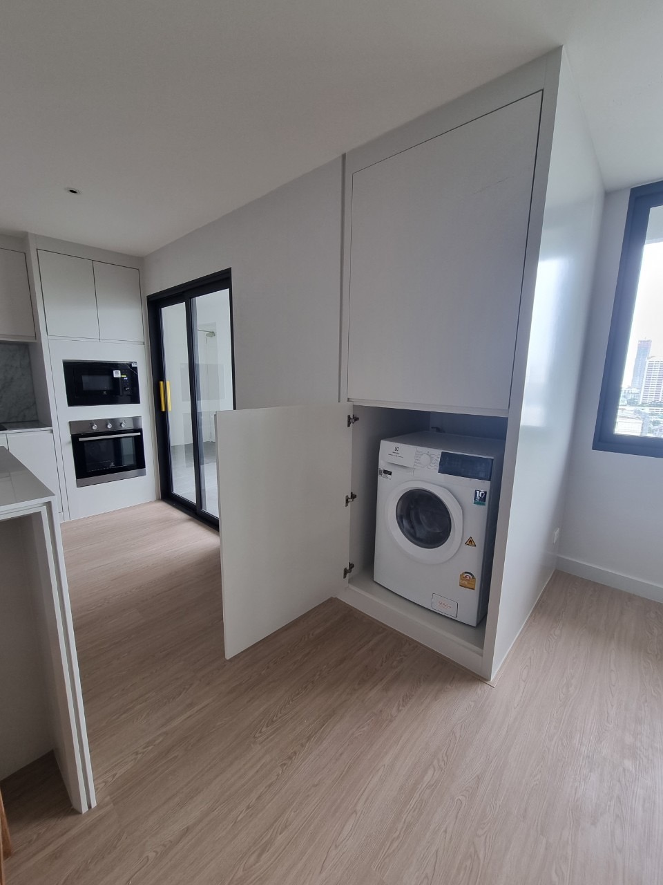 3 Bedrooms, 3 Bathrooms + 1 Maid Room 251sqm @D.S. Tower 1 Sukhumvit 33 For Rent 120,000/Month