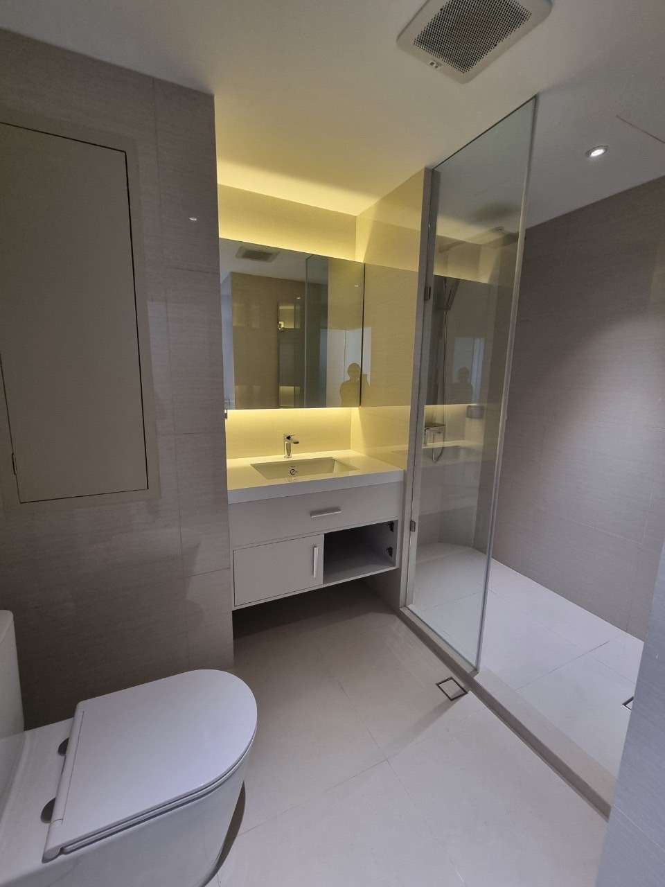 3 Bedrooms, 3 Bathrooms + 1 Maid Room 251sqm @D.S. Tower 1 Sukhumvit 33 For Rent 120,000/Month