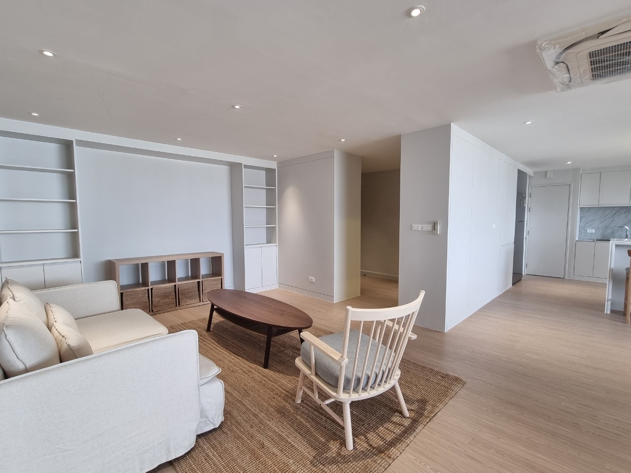 3 Bedrooms, 3 Bathrooms + 1 Maid Room 251sqm @D.S. Tower 1 Sukhumvit 33 For Rent 120,000/Month