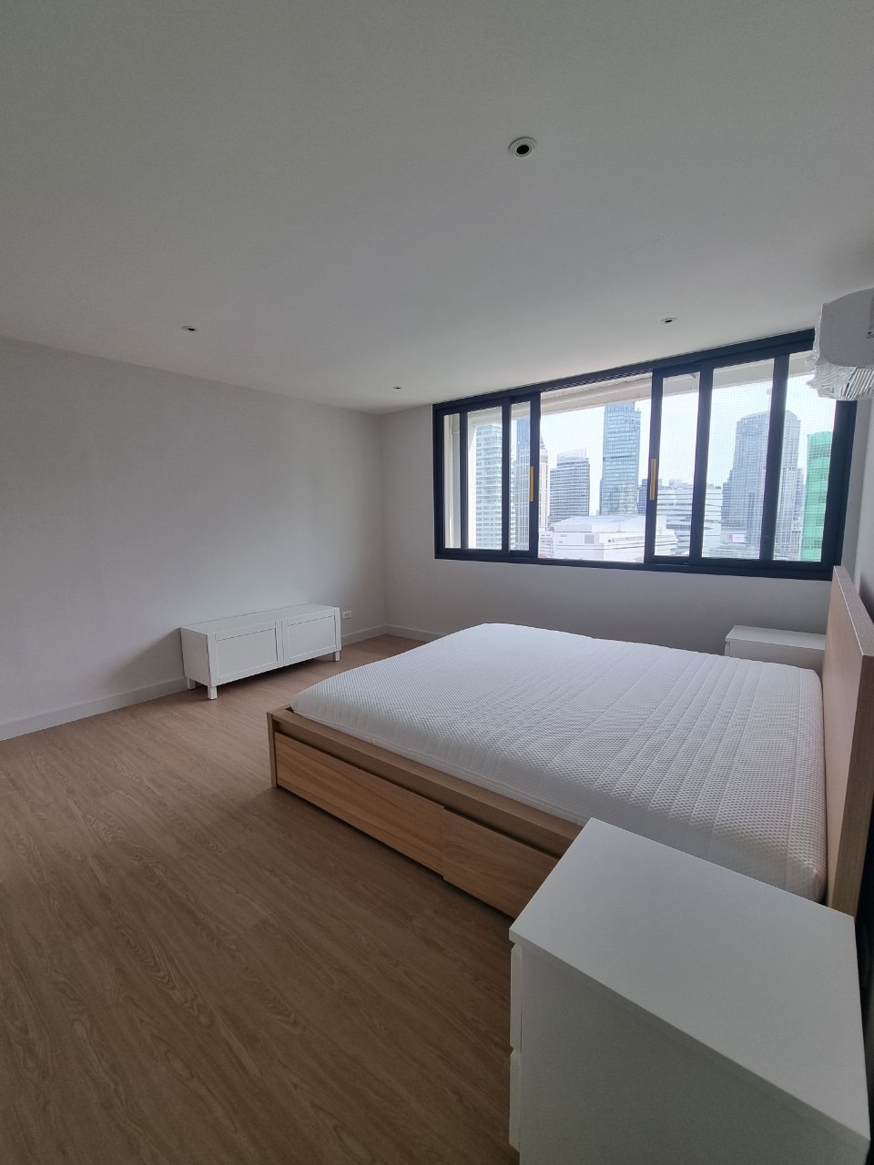 3 Bedrooms, 3 Bathrooms + 1 Maid Room 251sqm @D.S. Tower 1 Sukhumvit 33 For Rent 120,000/Month