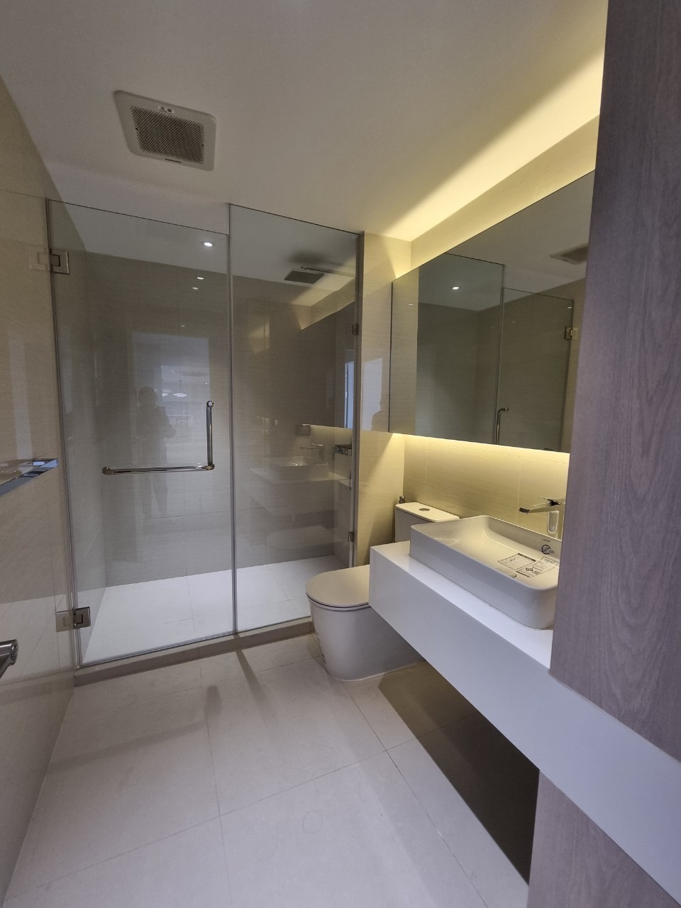 3 Bedrooms, 3 Bathrooms + 1 Maid Room 251sqm @D.S. Tower 1 Sukhumvit 33 For Rent 120,000/Month
