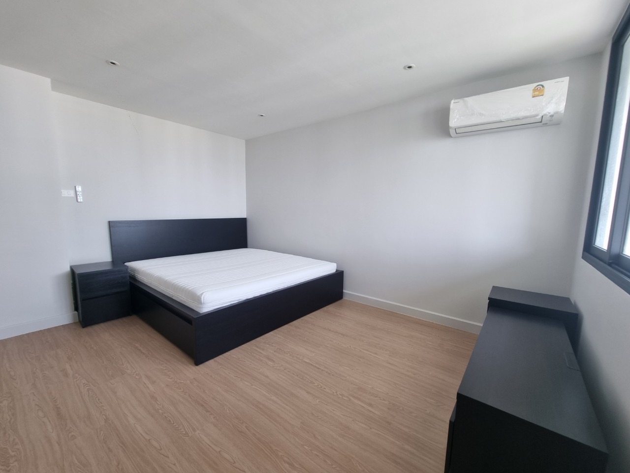 3 Bedrooms, 3 Bathrooms + 1 Maid Room 251sqm @D.S. Tower 1 Sukhumvit 33 For Rent 120,000/Month