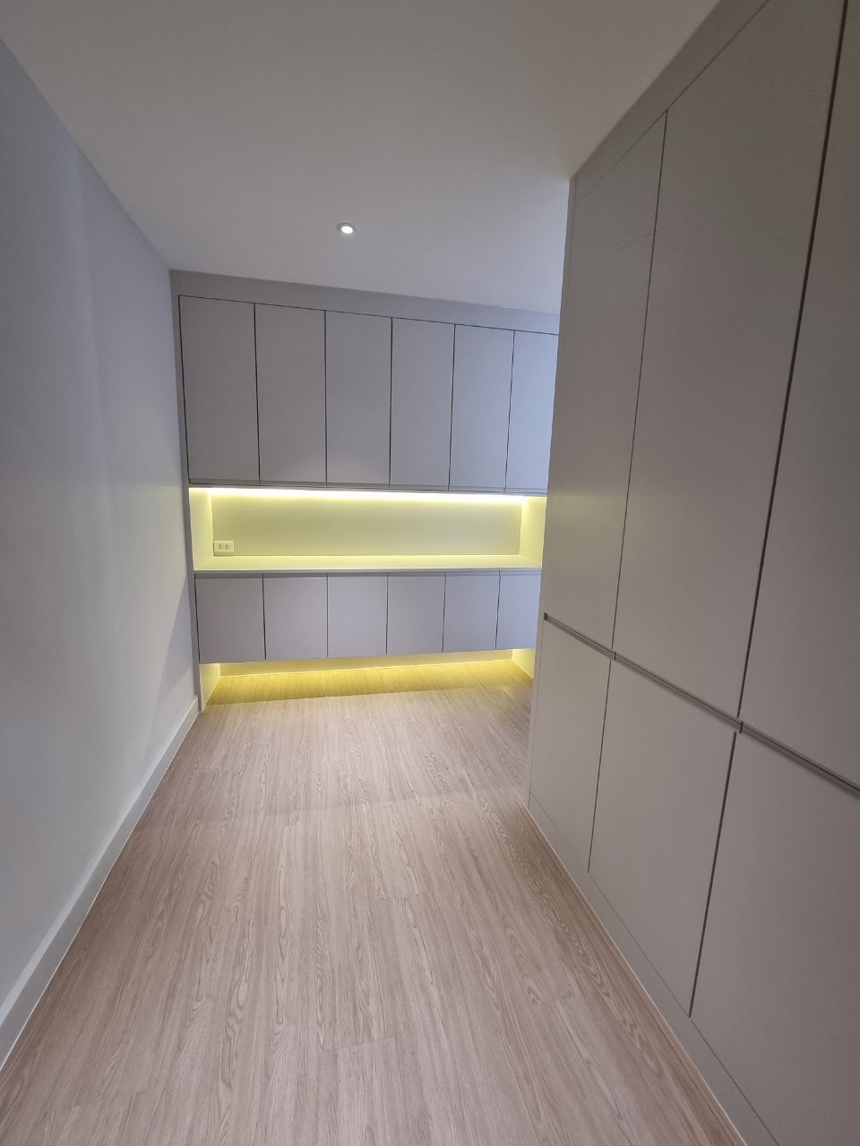 3 Bedrooms, 3 Bathrooms + 1 Maid Room 251sqm @D.S. Tower 1 Sukhumvit 33 For Rent 120,000/Month