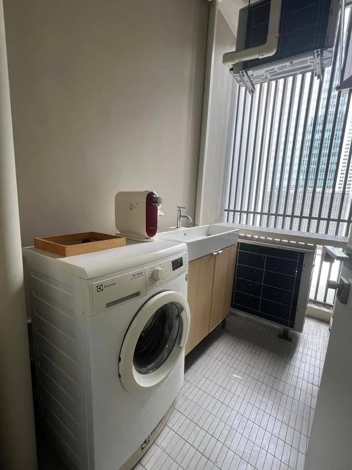 1 Bedroom, 1 Bathroom 50sqm 9th Flr @The Room Sukhumvit 21 For Rent 37,000/Month