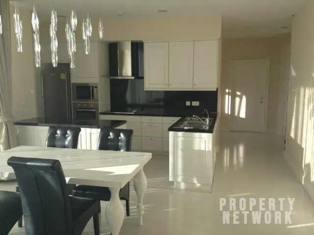 2 Bedrooms, 2 Bathrooms 112sqm 5th Flr @Royce Private Residence Sukhumvit 31 For Rent 75,000THB/Month