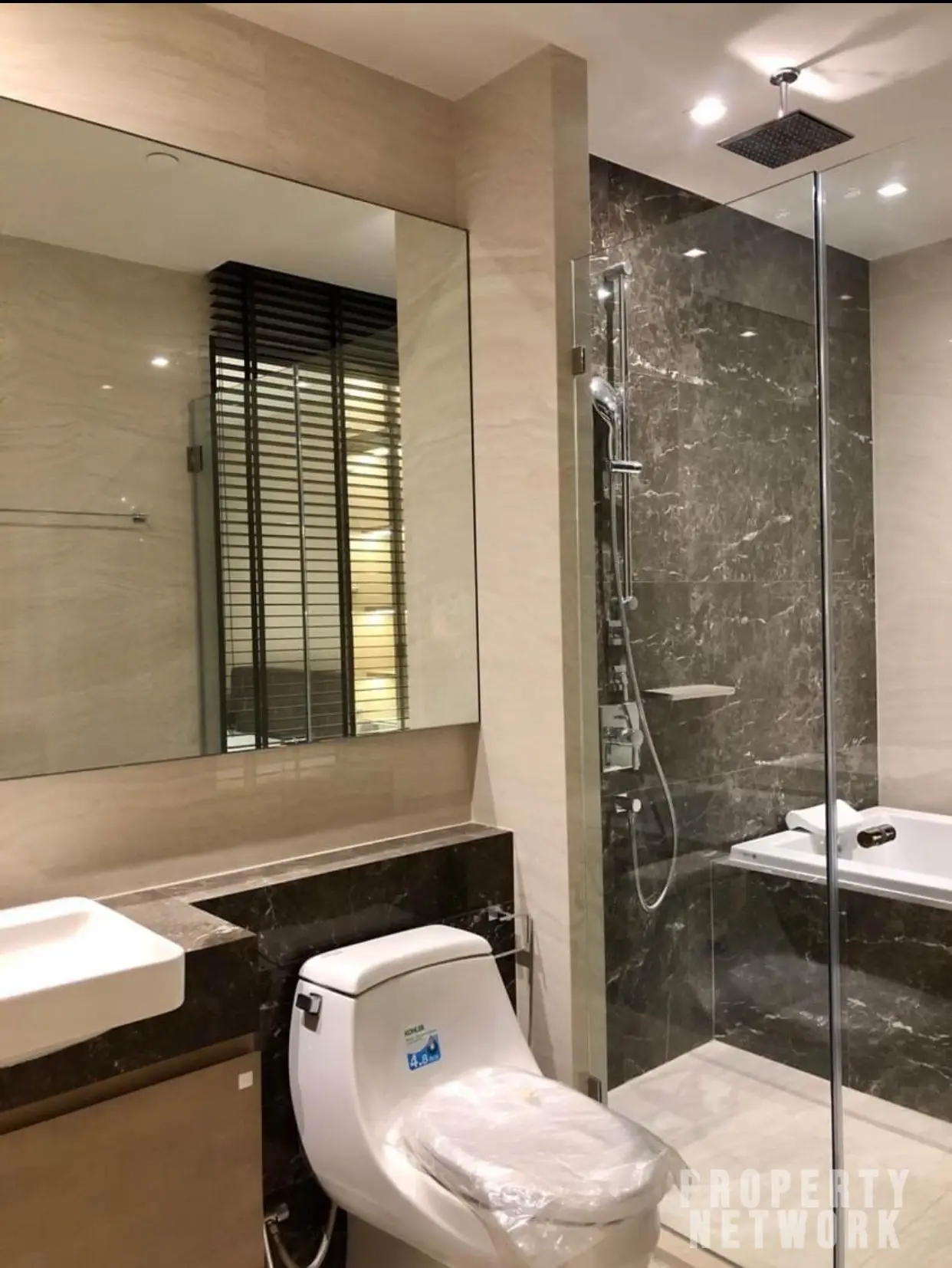 2 Bedrooms, 2 Bathrooms 72sqm @Ashton Silom For Rent 75,000THB/Month