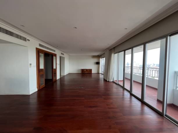 2 Bedrooms, 3 Bathrooms + 1 Study Room 236sqm @Sathorn Park Place For Rent 85,000THB/Month