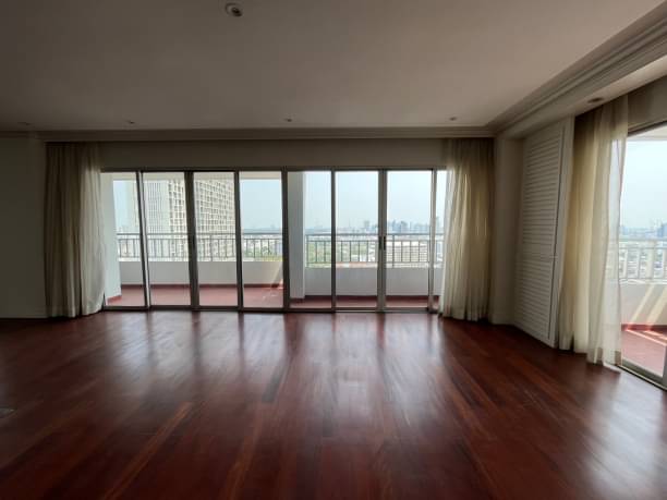 2 Bedrooms, 3 Bathrooms + 1 Study Room 236sqm @Sathorn Park Place For Rent 85,000THB/Month