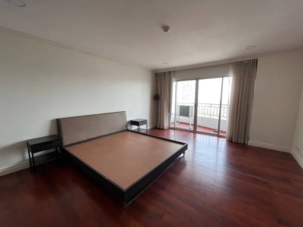 2 Bedrooms, 3 Bathrooms + 1 Study Room 236sqm @Sathorn Park Place For Rent 85,000THB/Month