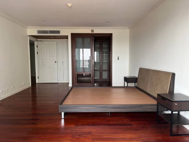 2 Bedrooms, 3 Bathrooms + 1 Study Room 236sqm @Sathorn Park Place For Rent 85,000THB/Month